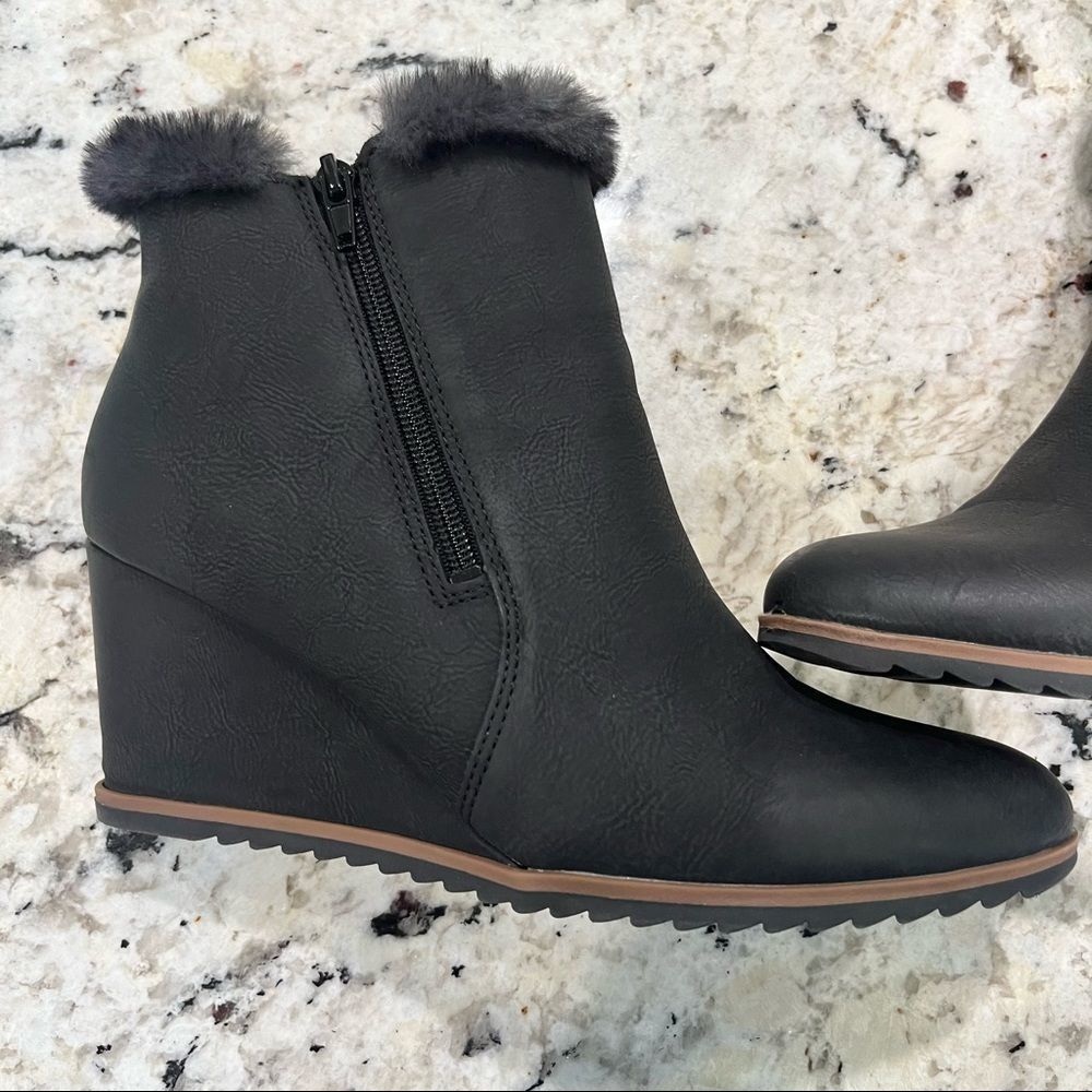 Soul Naturalizer Black Fur Wedge Ankle Boots Zipper Womens Size 9.5